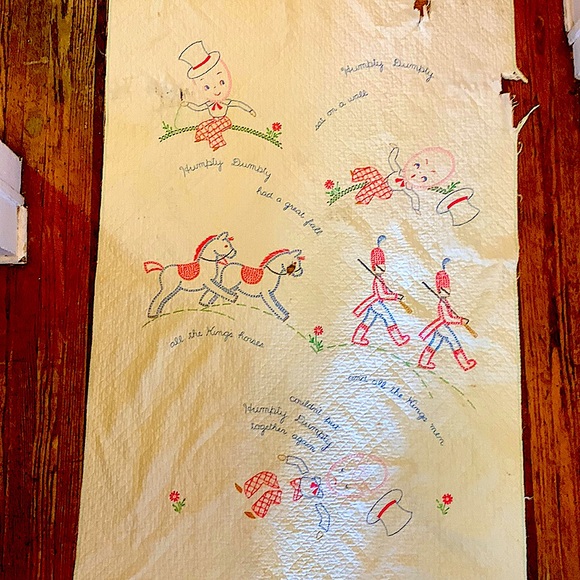 Vintage ‘50’s hand embroidered Humpty Dumpty baby quilt. - Picture 2 of 13